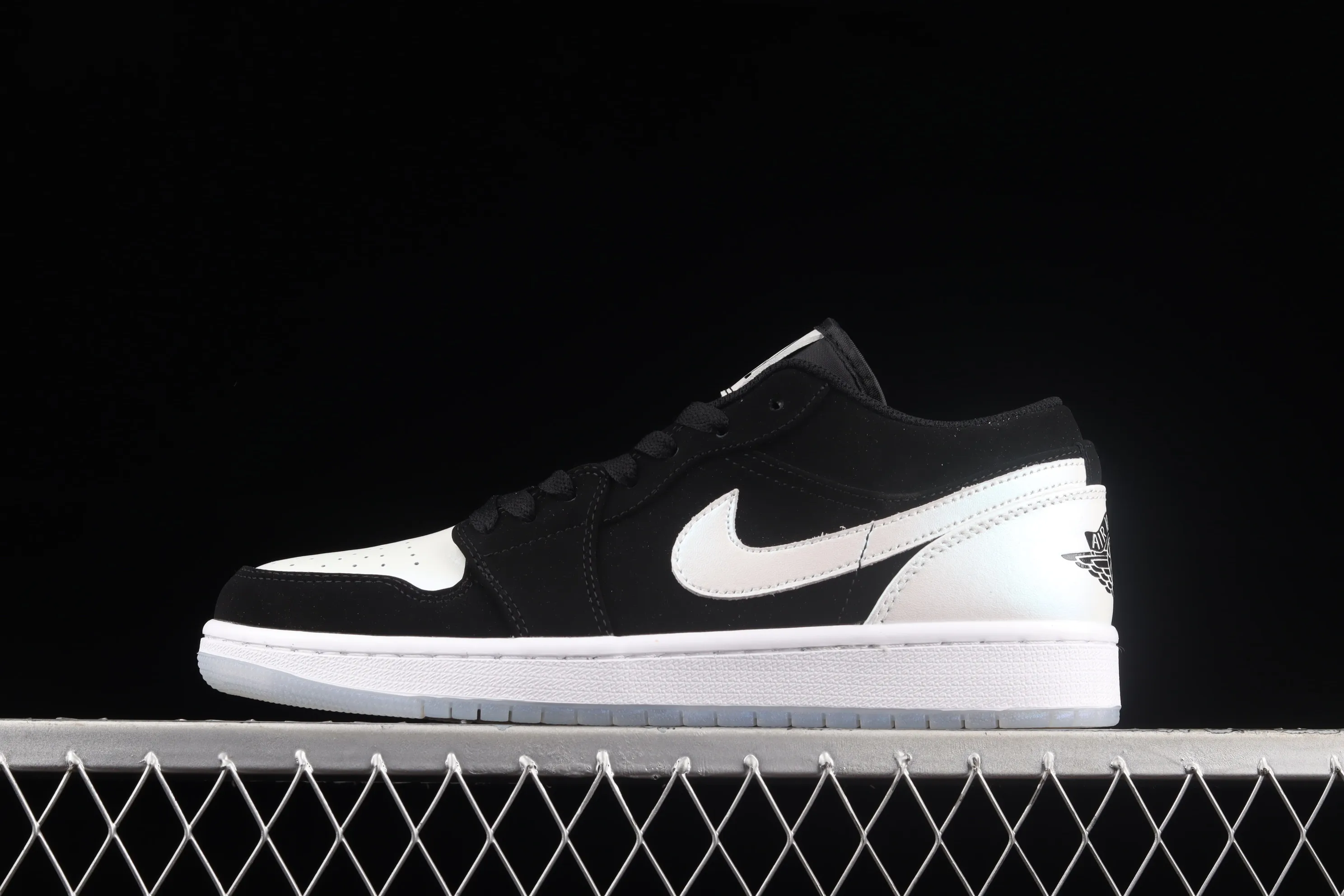 All categories Air Jordan Jordan series basketball shoes Air Jordan 1 Low Air Jordan 1 AJ1 Joe 1 black and white laser low-top retro cultural basketball shoes DH6931-001
